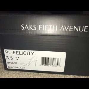 Saks Fifth Ave Pump